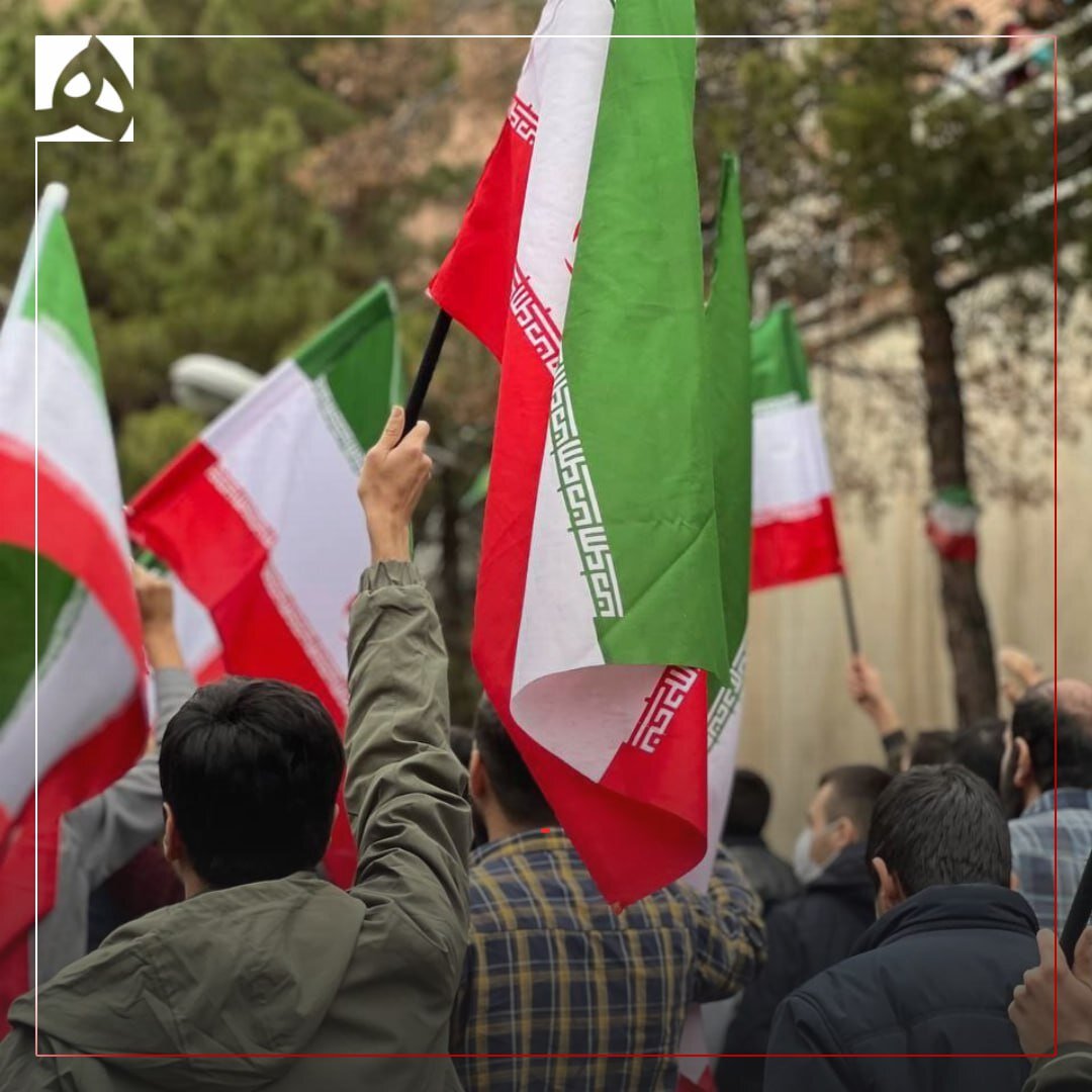 راهپیمایی دانشجویان شهید بهشتی در اعتراض به اهانت به پرچم ایران