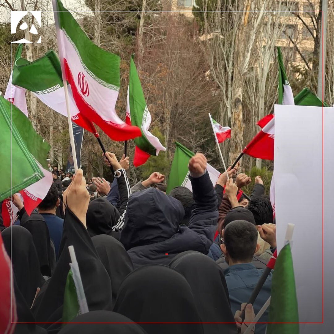 راهپیمایی دانشجویان شهید بهشتی در اعتراض به اهانت به پرچم ایران
