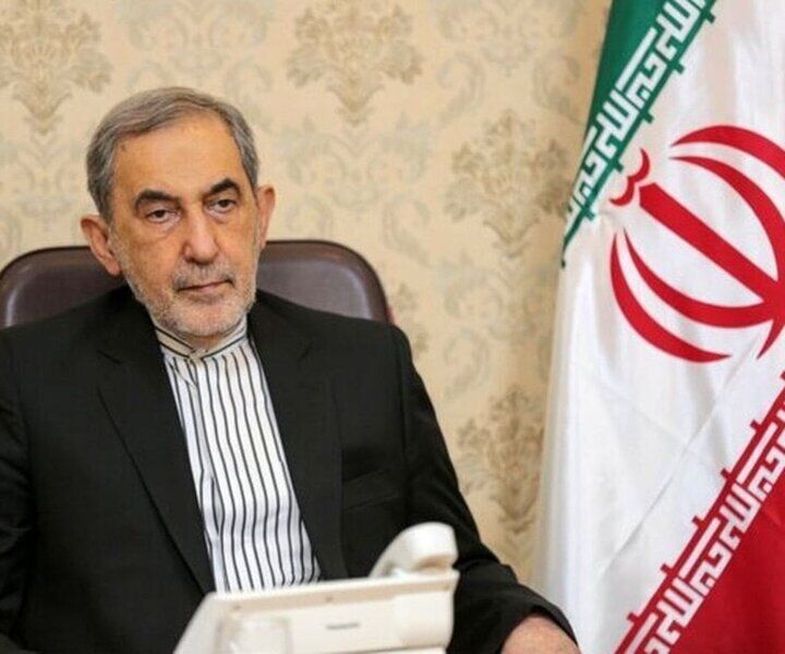 توئیت ولایتی: امروز خانواده آمریکایی هزینه قمار سردمدارانش را نقداً میدهد