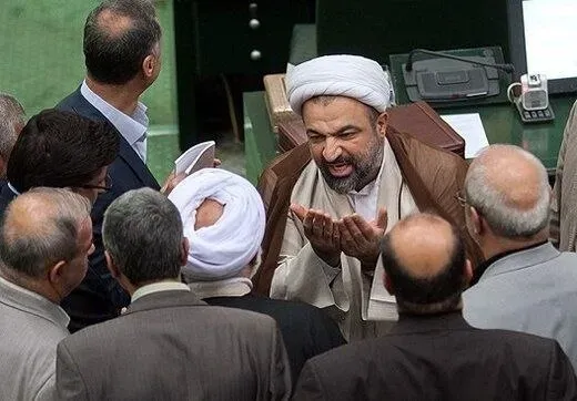 حمید رسایی به هر دری می زند که زندان نرود
