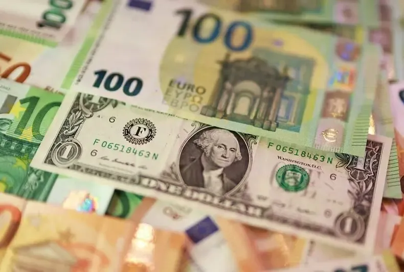 الان دلار بخریم یا نه؟ بررسی حباب قیمت دلار و بهترین زمان خرید ارز در سال ۱۴۰۵