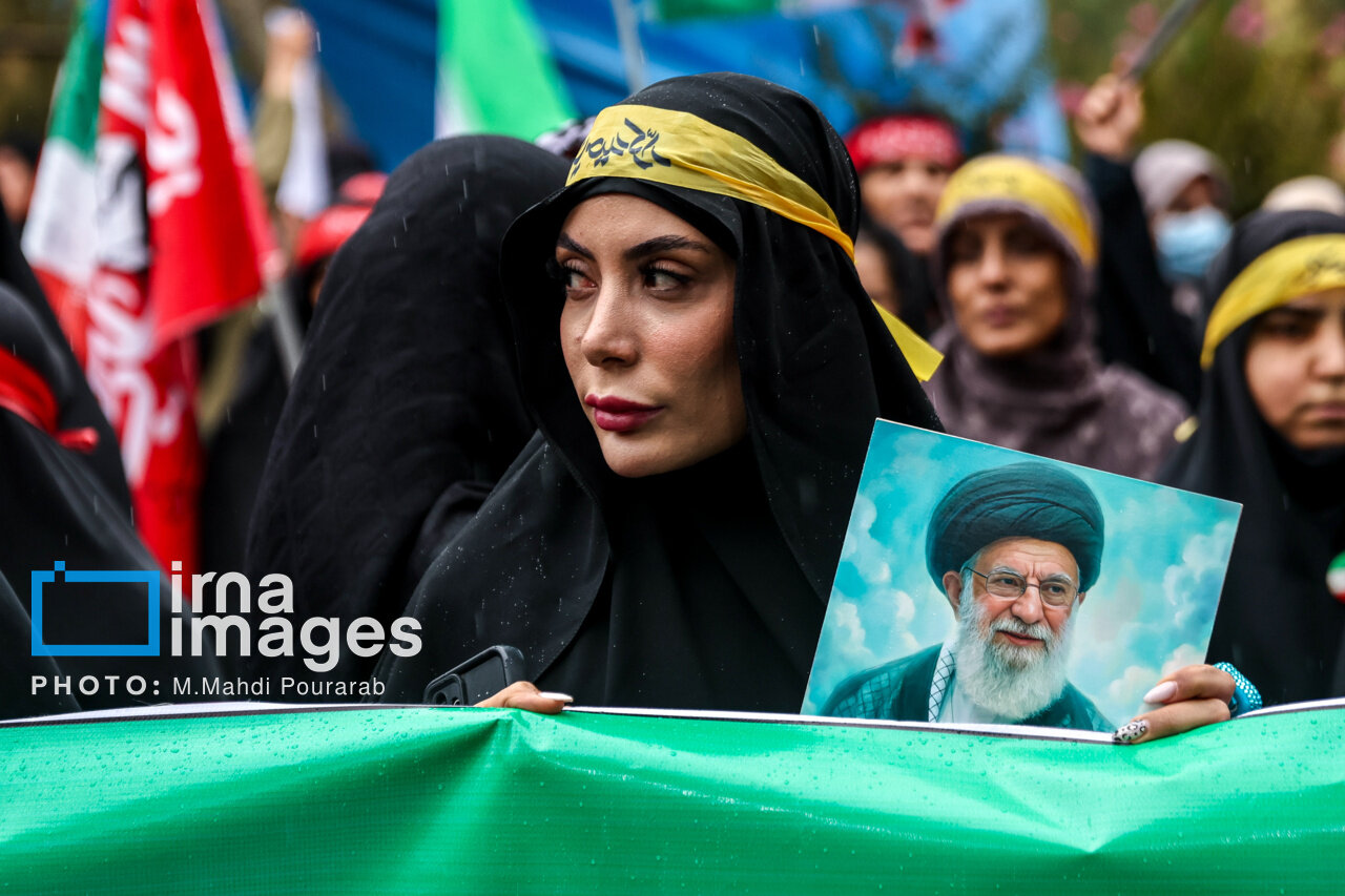 آموزش کار با سلاح توسط ارتش جمهوری اسلامی ایران به زنان جانفدا + تصاویر