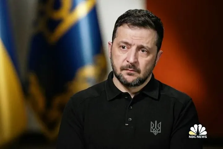زلنسکی: «ترامپ می‌خواهد اوکراین در برابر روسیه تسلیم شود»