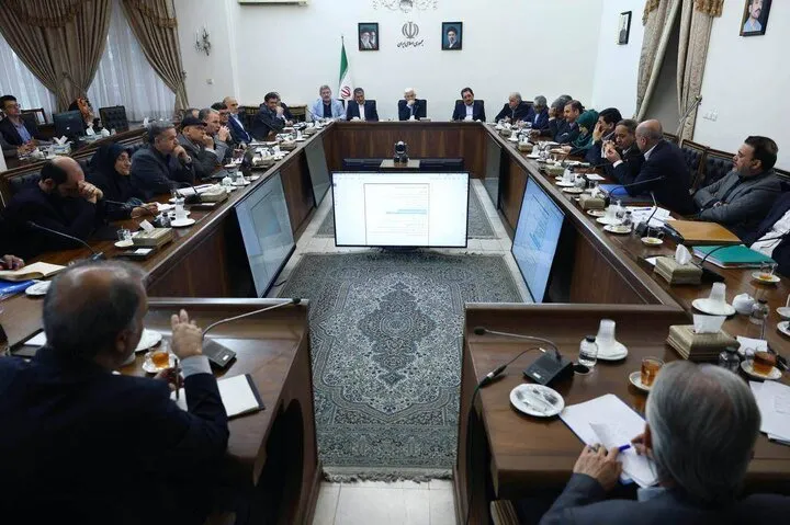 دستور عارف برای بررسی فوری علل نوسانات نرخ ارز